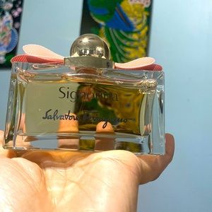 Full bottle signorina Salvatore ferragamo EAU de parfum